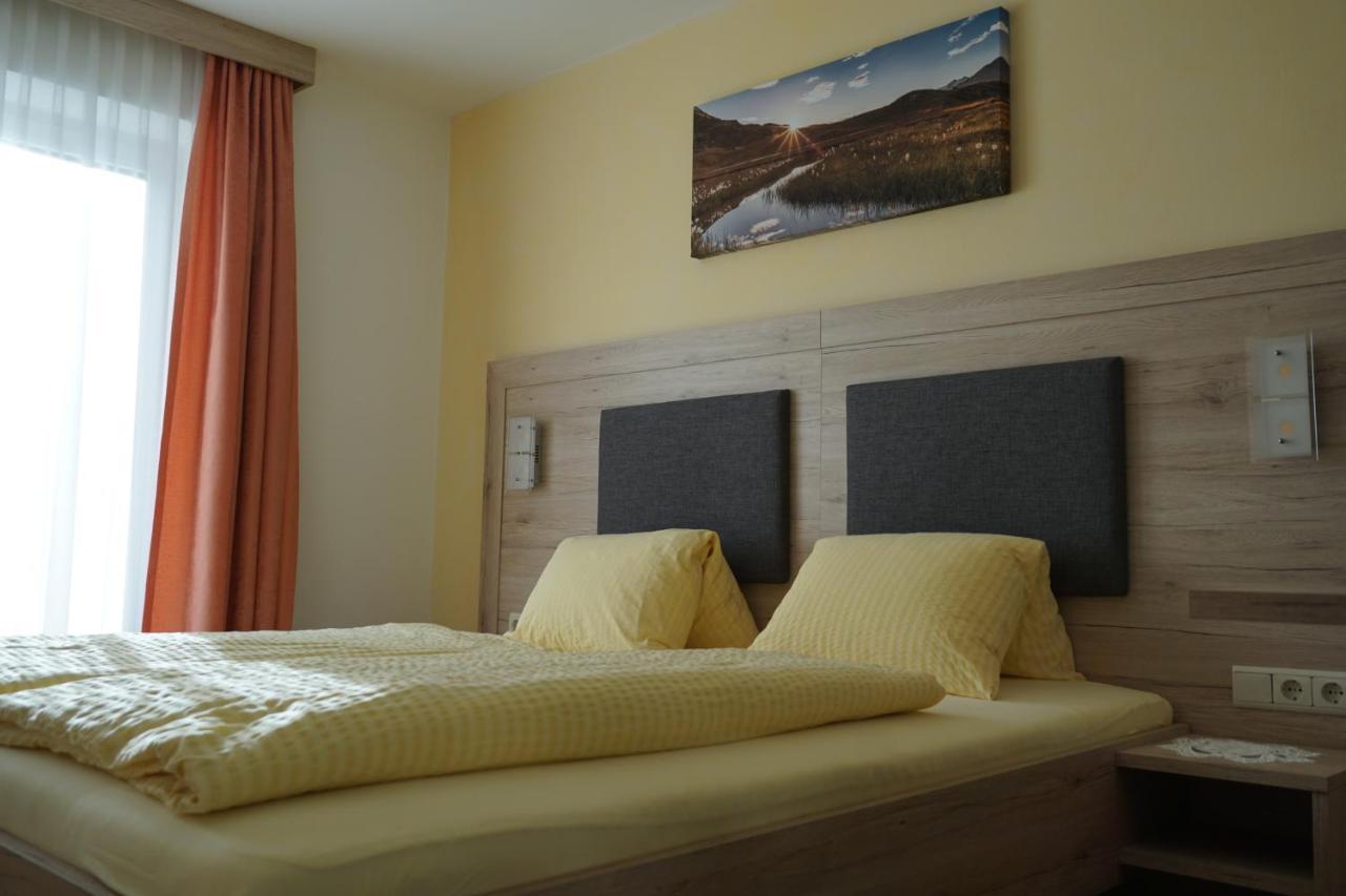 Pension Klampferer Neustift im Stubaital Exterior photo